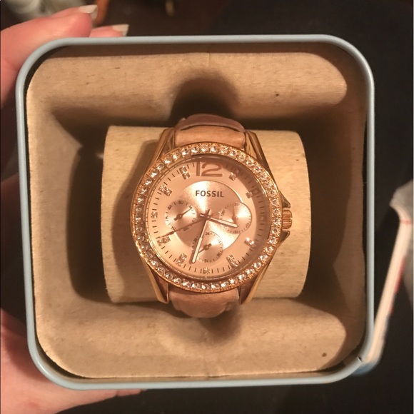 Jewelry - Fossil watch